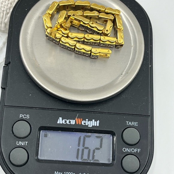 Vintage Gold Tone Bracelet with Intricate Detailing - Picture 16 of 16